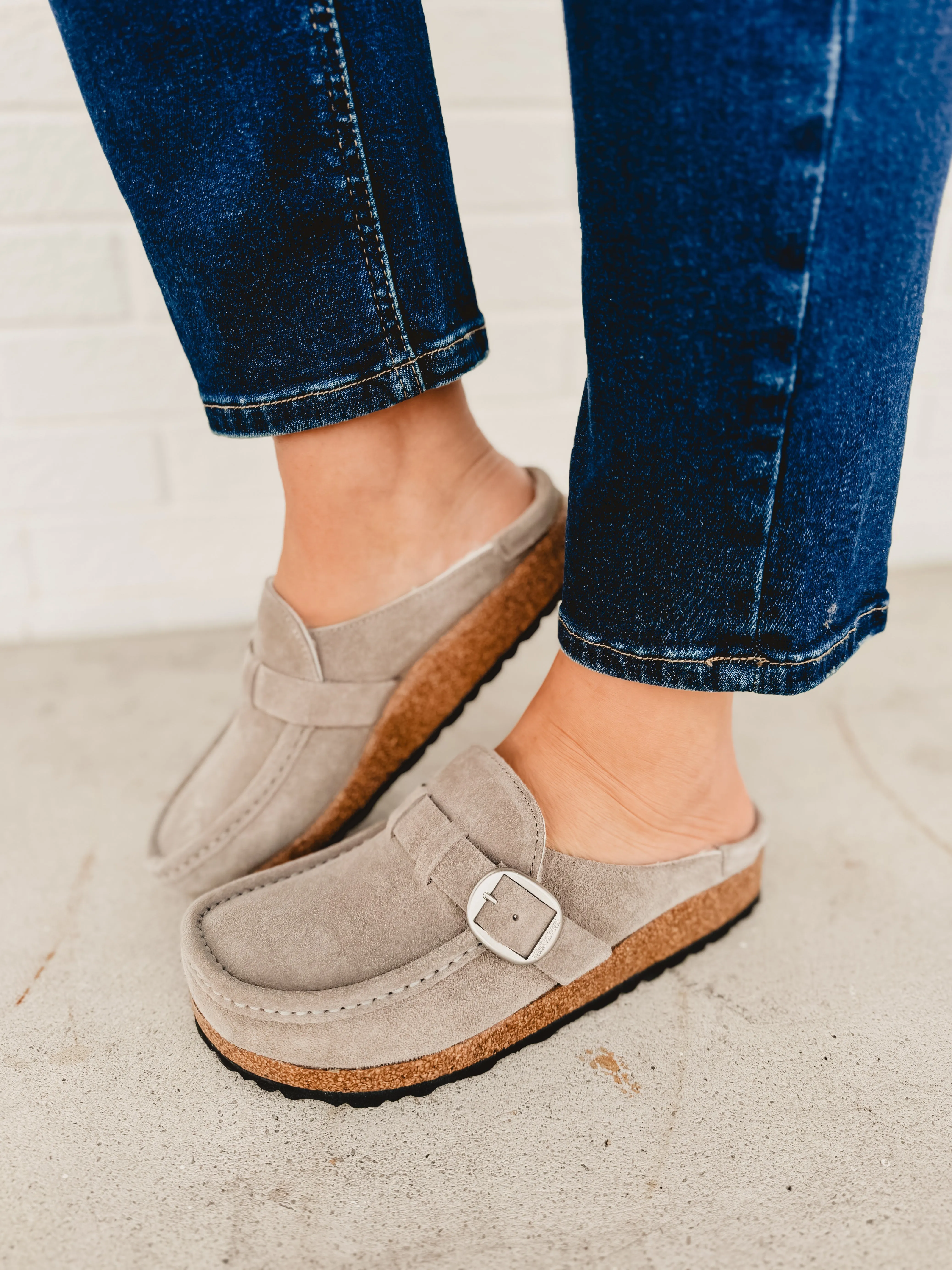 Birkenstock Women's Buckley Shearling Clogs - Stone Coin