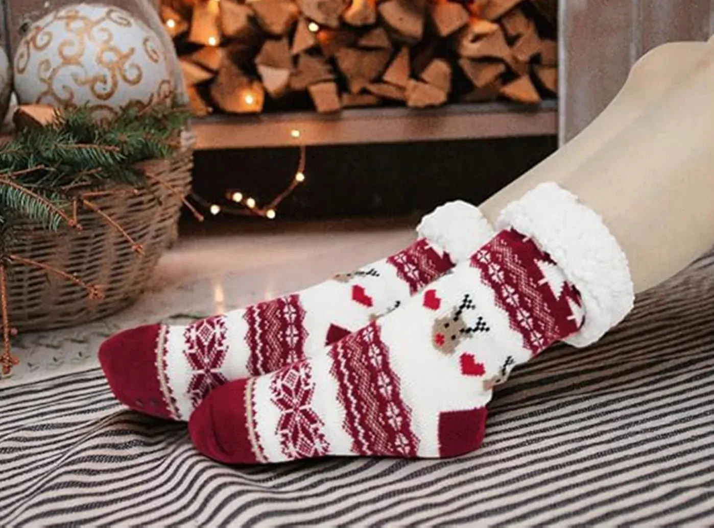 FitVille Women's Fur-lined Christmas Floor Socks